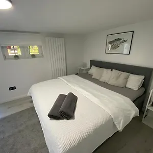 2 Mit Gemutlichen Kingsizebett Und 58'tv Deutschland