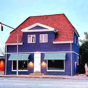 'blue House' In Vintage Villa&garden Guest house